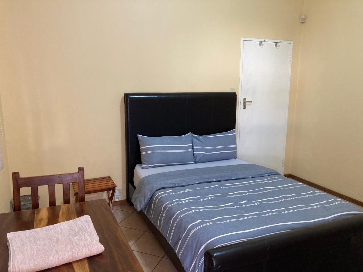 Ramblers Self Catering Accommodation Windhoek Exterior photo